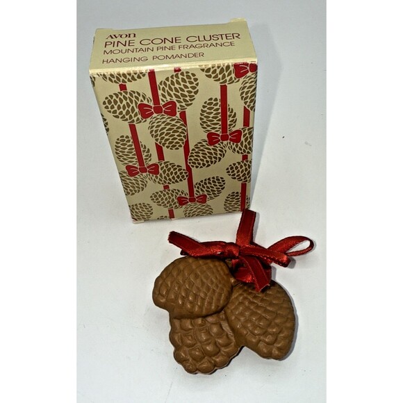 Vintage Avon Pine Cone Cluster Mountain Pine Fragrance Hanging Pomander 2.5" - Picture 1 of 8